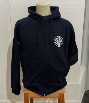 Huppari brodeeratulla logolla