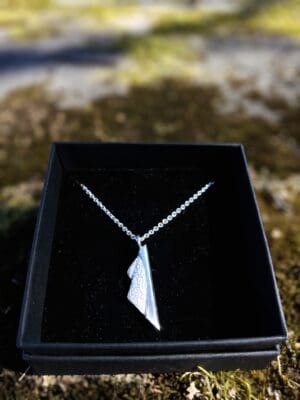 Lyhyt kaulakoru Siipi